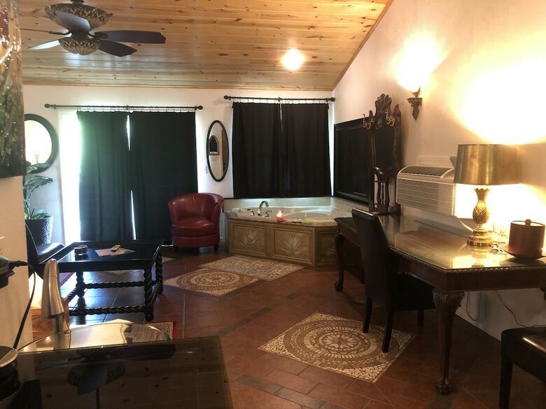 Bed & Breakfast Echo Canyon Spa Resort