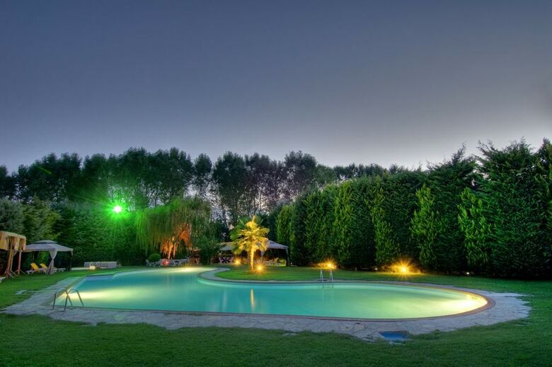 Hotel Village Park Resort And Spa Otel