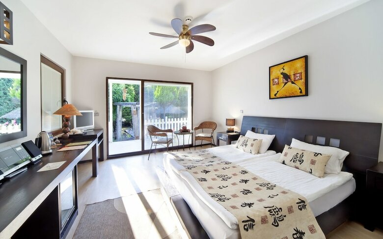 Hotel Village Park Resort And Spa Otel