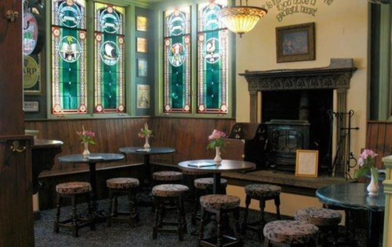 County Clare Irish Hotel & Pub