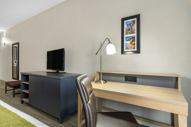Hotel Comfort Inn & Suites