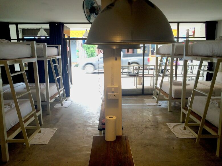 Hostal Pai Hostelle - Caters To Women