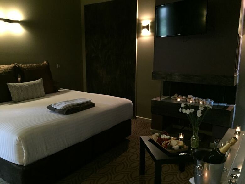 Hotel Spa Suites At Raven