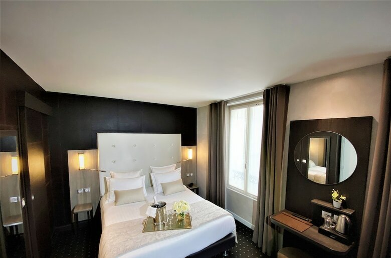 Hotel H�tel de La Paix Tour Eiffel