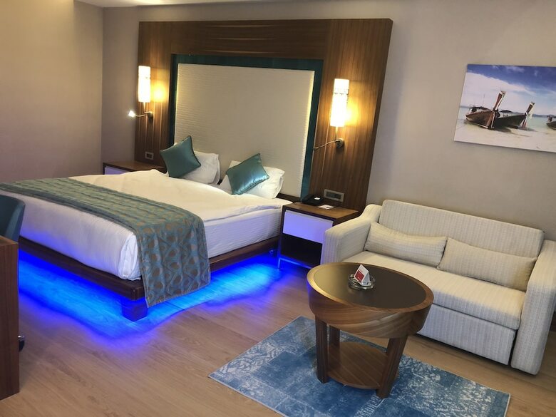 Ramada Hotel & Suites By Wyndham Kusadasi