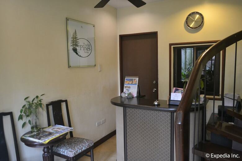 Hotel Twin Pines Suites