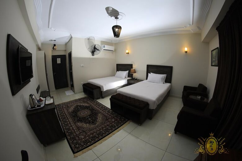 Hotel Crown Inn