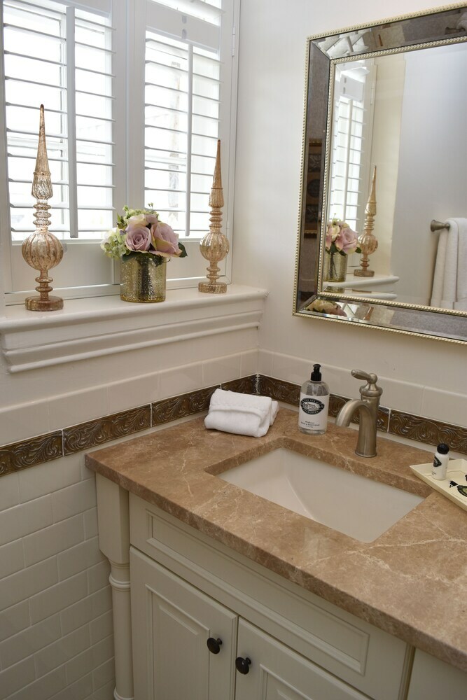 Bed & Breakfast Inn At Evergreen