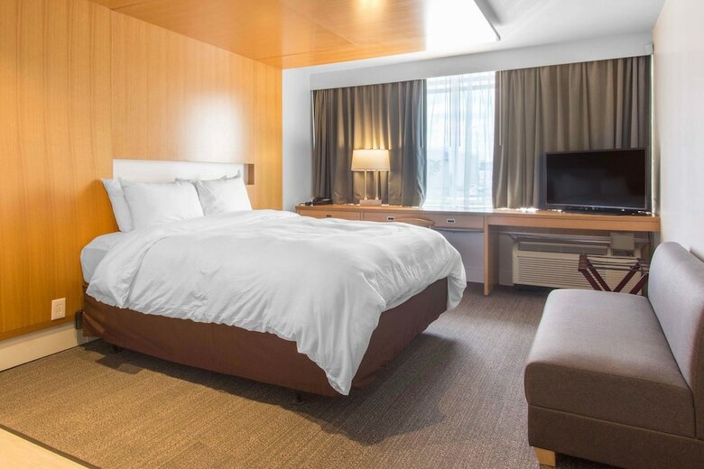 West Wing Hotel, Ascend Hotel Collection