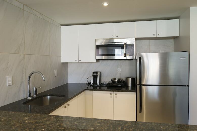 West Wing Hotel, Ascend Hotel Collection