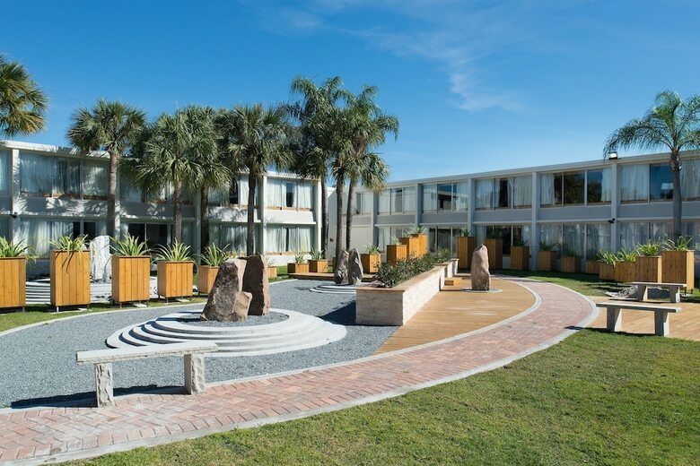 West Wing Hotel, Ascend Hotel Collection