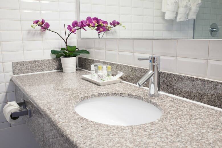 West Wing Hotel, Ascend Hotel Collection