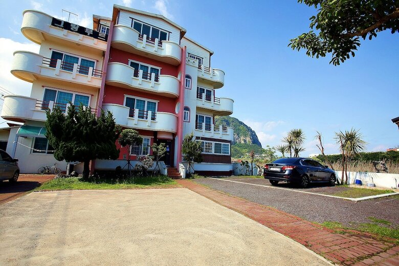 Grand Blue Pension