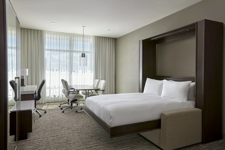 Calgary Airport Marriott In-terminal Hotel
