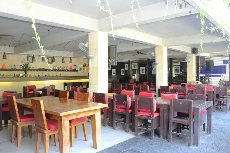 Hotel Airy Kuta Bakung Sari Bali