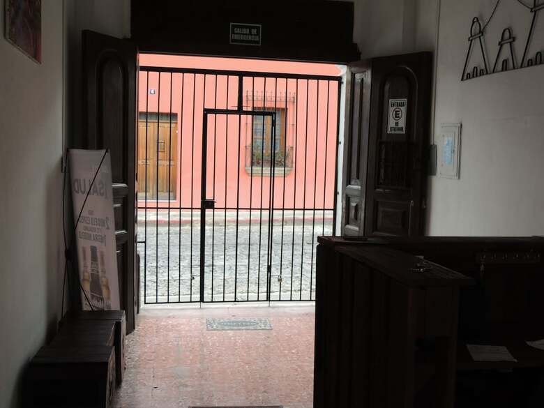 Hostal Feathers Hotel And Lounge