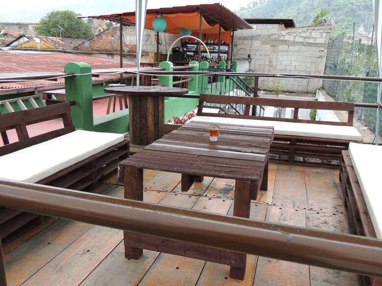 Hostal Feathers Hotel And Lounge