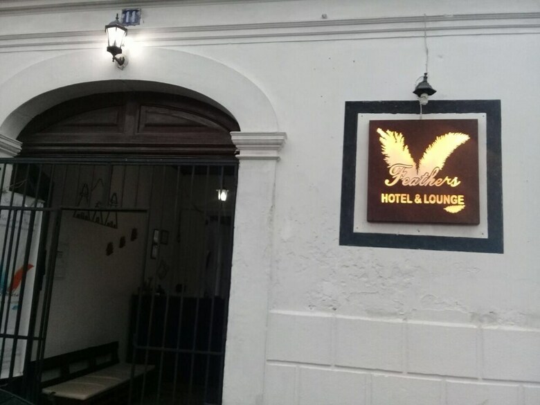 Hostal Feathers Hotel And Lounge
