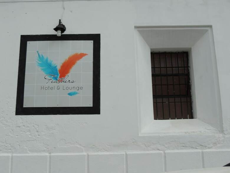 Hostal Feathers Hotel And Lounge
