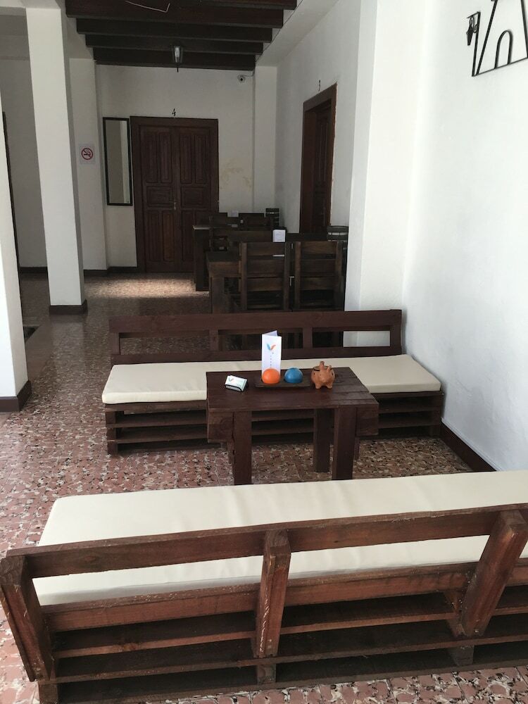 Hostal Feathers Hotel And Lounge