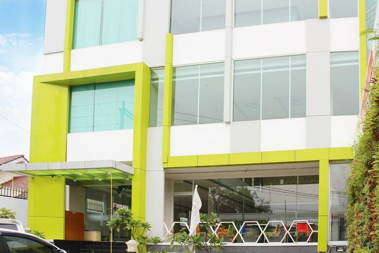 Hotel Airy Karamat Bhayangkara 127 Sukabumi