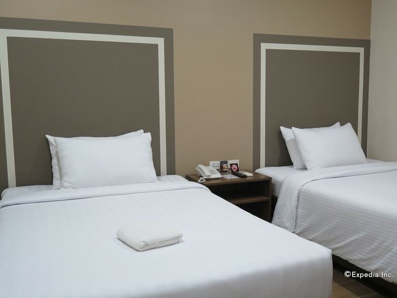 S Hotel And Residences
