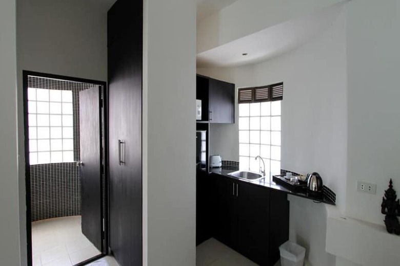 Hotel East Suites
