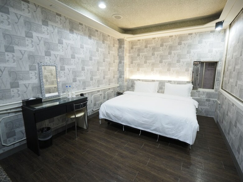 Heyue Hotel