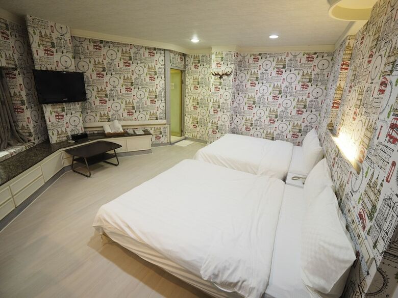Heyue Hotel