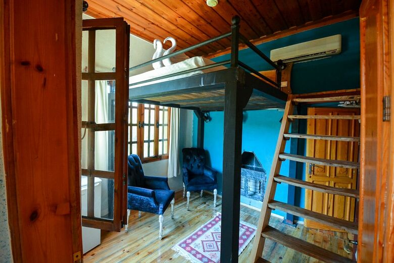 Hotel Wood House