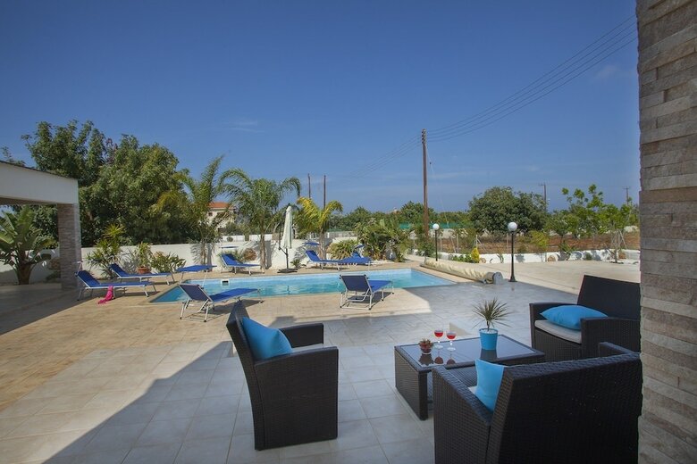 Villa Grecos Grove