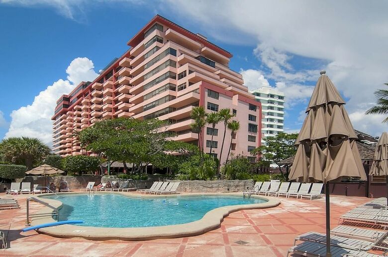 Deluxe Beach Resort - Hora Rentals