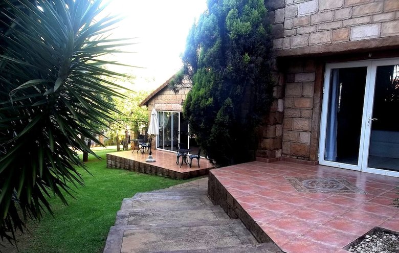 Bed & Breakfast Ikhaya Guest House