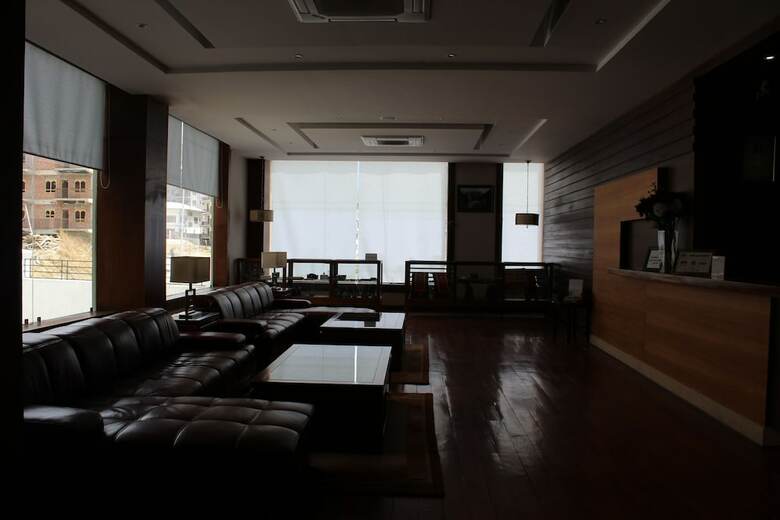Ariya Hotel