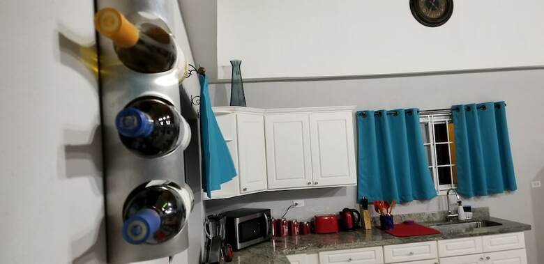 New Kingston Guest Apartment At Donhead