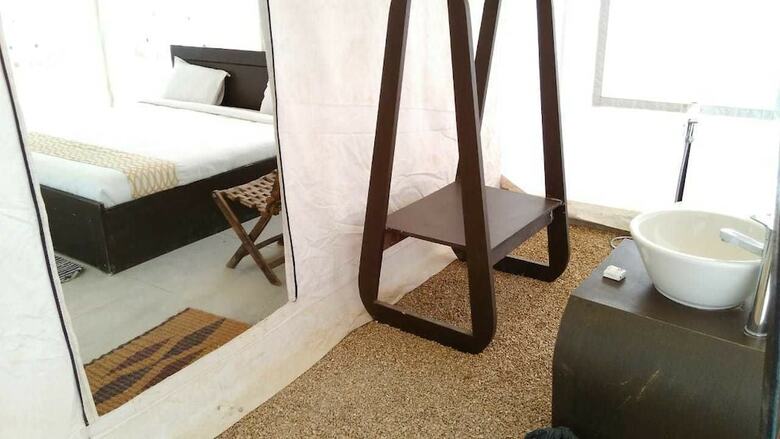 Savi Camps