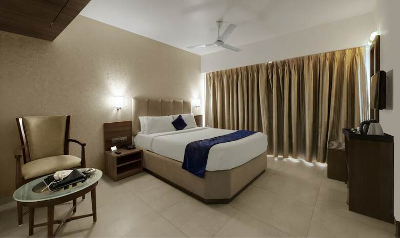 Central Beacon Hotel Surat