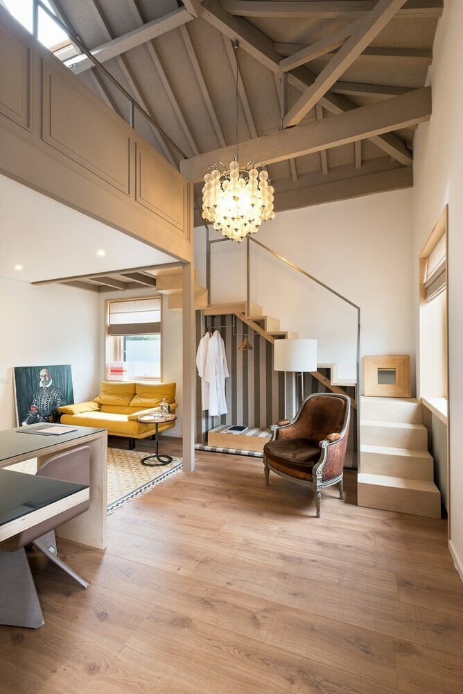 Hotel Charm Palace