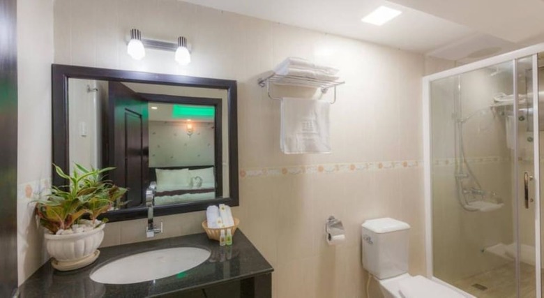 Seventh Heaven Hotel And High Bar