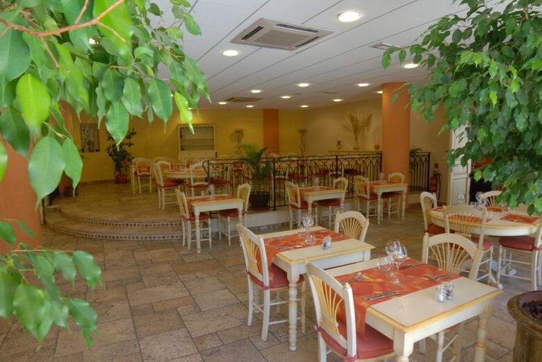 Hotel H�tel Om�ga