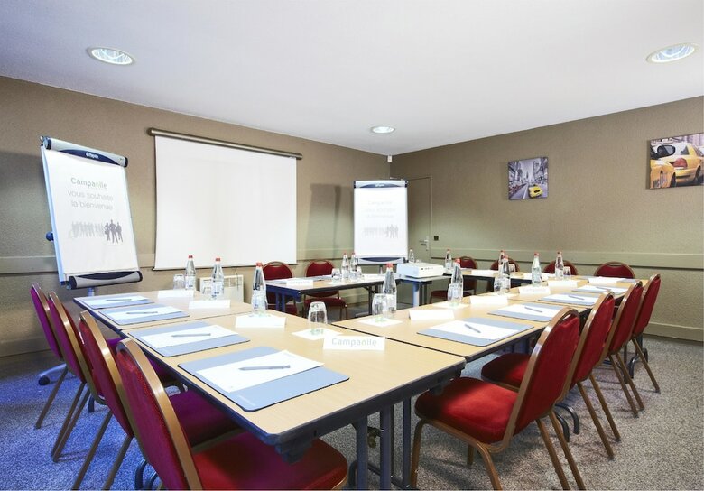 Hotel Campanile Plaisir