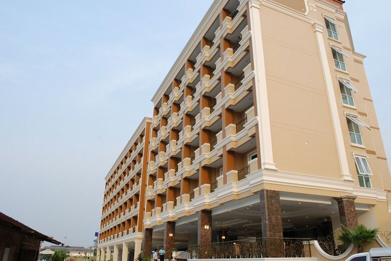 Hotel Lk Grand Living Place