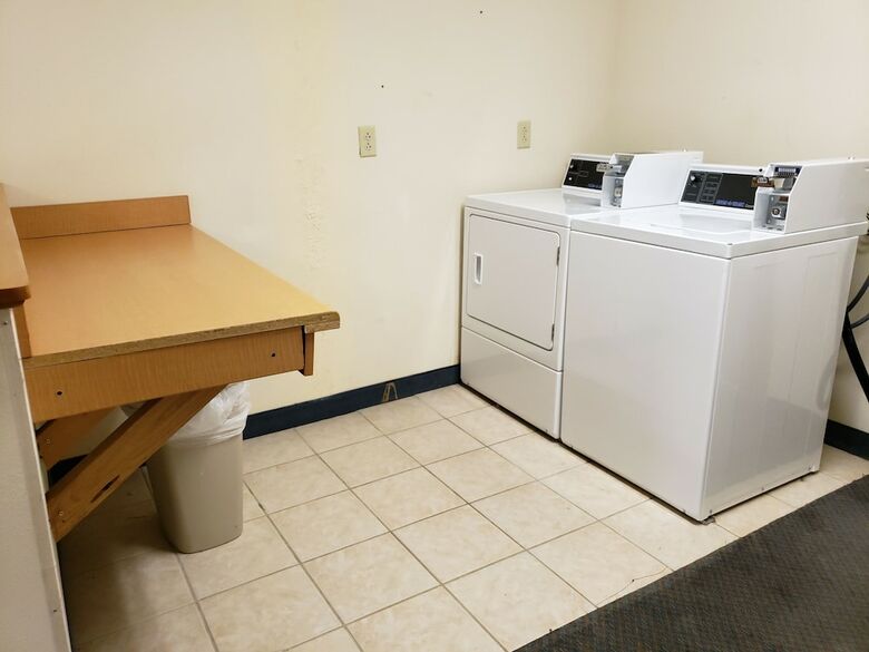 Hotel Rodeway Inn & Suites