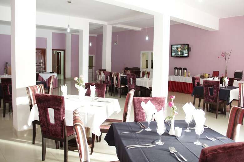 Hotel Ritz Waku-kungo