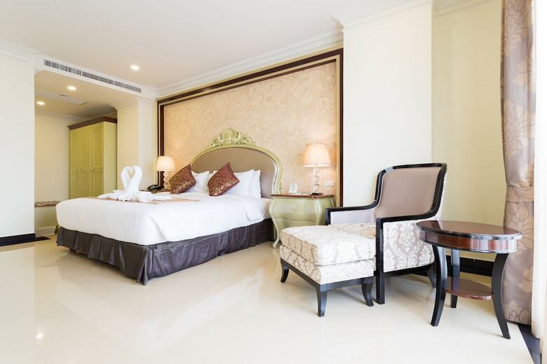Hotel Lk Crystal Ville