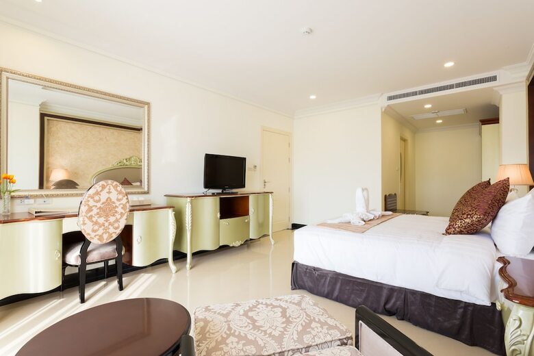 Hotel Lk Crystal Ville