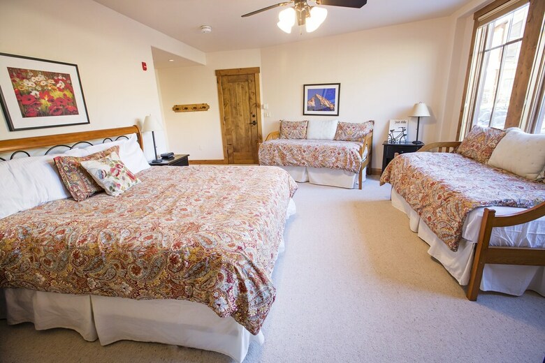 Westwall Lodge