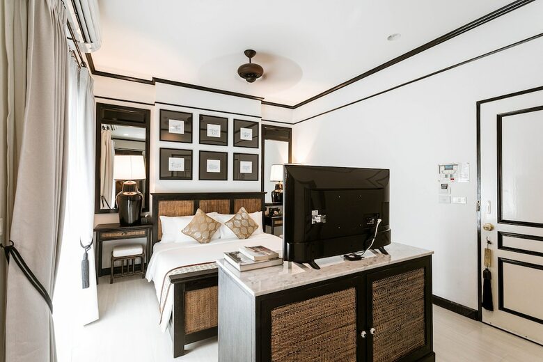 99 The Heritage Hotel