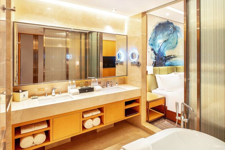 Hotel Holiday Inn Neijiang Riverside