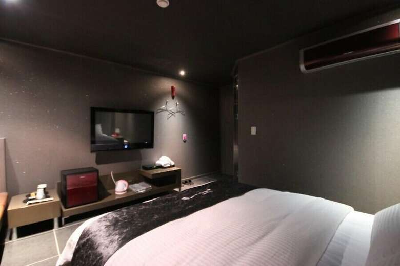 Hotel Yeow-b